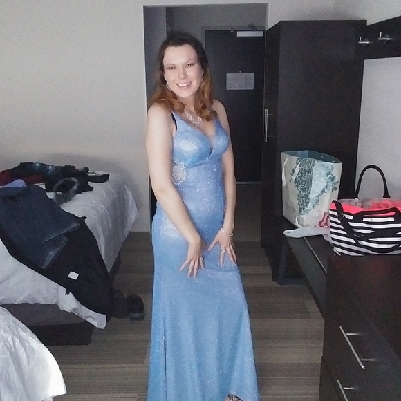 Meet your Posher, Kay - Picture 2 of 2